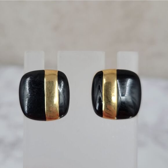 Sarah Coventry Earrings Vintage 80s Black Enamel and Gold Toned Square Clip On - Picture 4 of 6